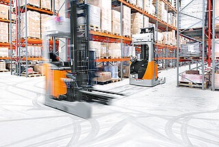 AGV (Automated Guided Vehicle)