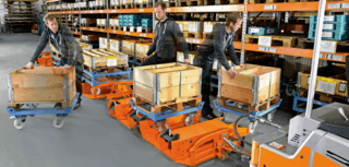 Zestaw platform transportowych STILL Polska z ramami typu B.