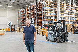 Martin de Groot, Facility Manager U.I. LAPPA GmbH chwali prędkość jazdy I systemy bezpieczeństwa autonomicznych robotów mobilnych STILL AXH.