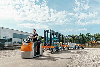 Zestaw platform transportowych STILL Polska z ramami typu PH.