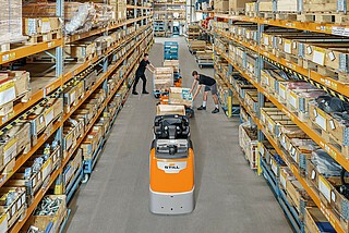 Zestaw platform transportowych STILL Polska z ramami typu BX.