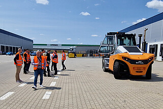 Demonstracja wózka STILL RCD-160 o udźwigu 16 ton.