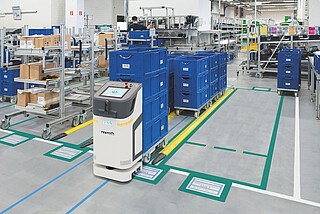 Pojazd klasy AMR marki Bosch Rexroth Active Shuttle